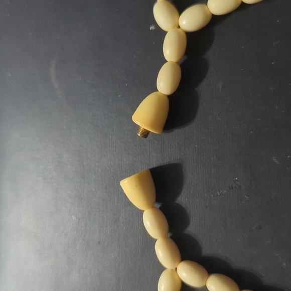 Vintage Cream Grey Beige Neutral Tones Lucite Bib Collar Statement Necklace - Picture 4 of 5